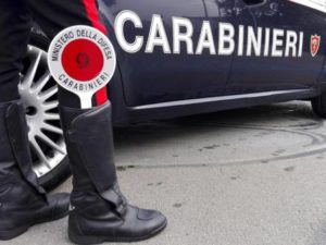 carabinieri auto e paletta